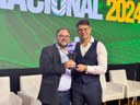 Presidente da Câmara de Jucurutu Alan Amaral é premiado com troféu destaque da UVB em Brasília com o projeto Brasão da Câmara